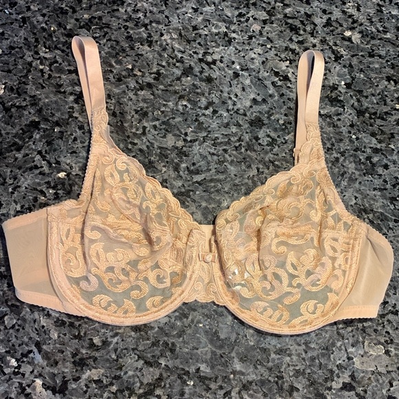 Wacoal Other - EUC 40C Wacoal Lace Underwire Bra